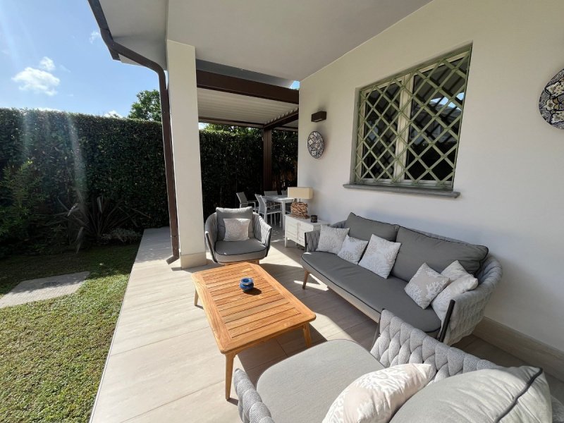 Half-vrijstaande woning in Forte dei Marmi